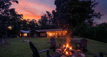 Grandview Cabin | River | Kayaks | Mountain Views