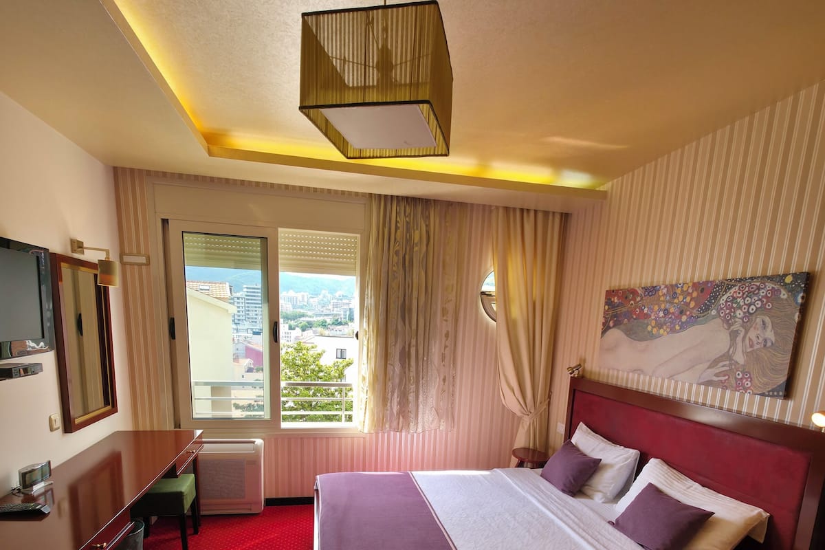 Chambre Confort double, balcon, vue sur la mer | 1 chambre, systĂšme dâinsonorisation, accĂšs au Wi-Fi (inclus)