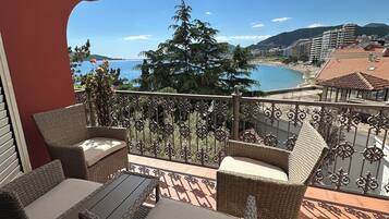 Grand Villa, 3 Bedrooms, Balcony, Sea View | Terrace/patio