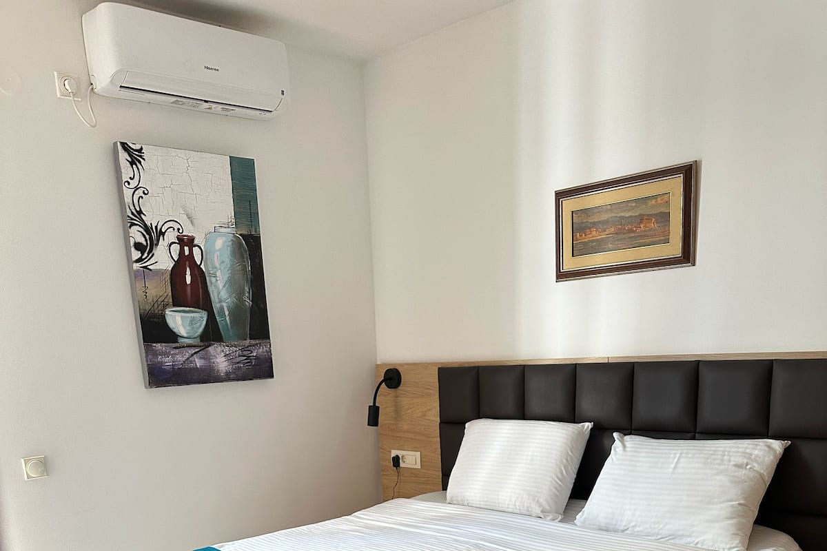 Ropa de cama de alta calidad y escritorio