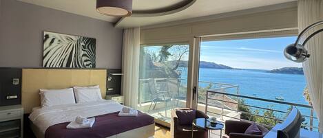 Exclusive Studio, 1 King Bed, Balcony, Sea View