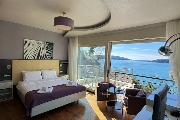 Exklusiv studio - 1 kingsize-säng - balkong - havsutsikt | Sängtillbehör av högsta kvalitet, skrivbord och arbetsyta för laptop