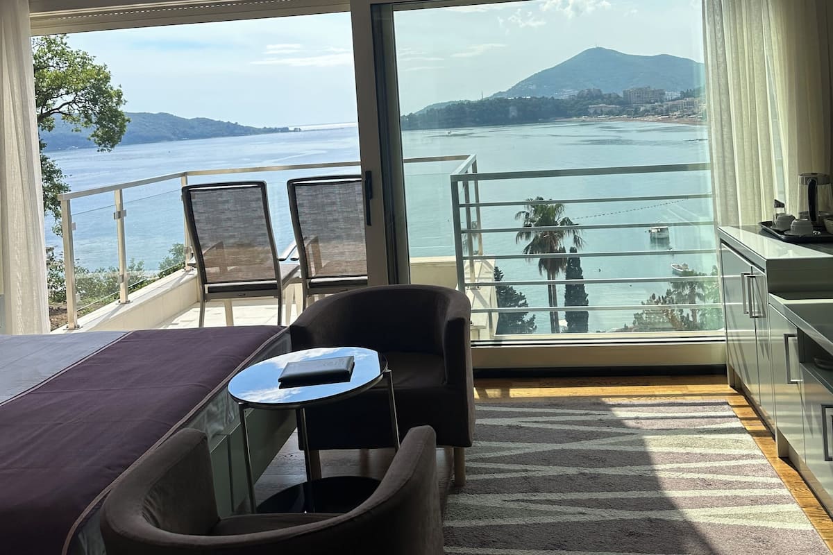 Exclusive Studio, 1 King Bed, Balcony, Sea View