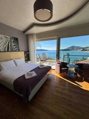 Exclusive Studio, 1 King Bed, Balcony, Sea View | Premium bedding, desk, laptop workspace, soundproofing - Hotel Meridian (Becici)
