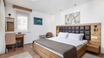 Ropa de cama de alta calidad y escritorio