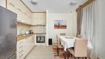 Deluxe Villa, Balcony, Sea View | Private kitchen