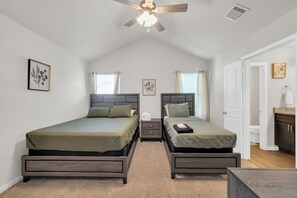 3 bedrooms, iron/ironing board, free WiFi, bed sheets