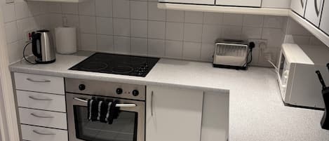Micro-ondes, four, plaque de cuisson, lave-vaisselle