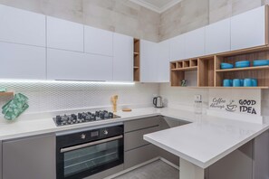 Leilighet, 2 soverom, kjøkken, fjellutsikt | Eget kjøkken | Kjøleskap, ovn, kokeplater og vannkoker