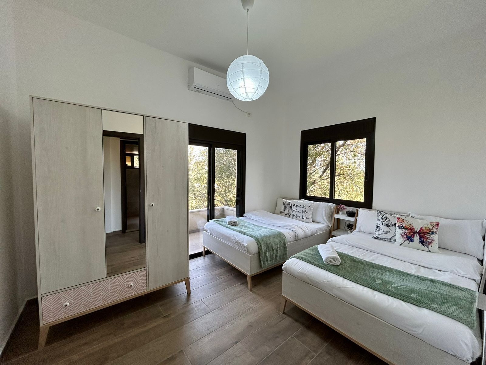 Căn hộ, 2 phòng ngủ, bếp, quang cảnh núi | 2 phòng ngủ, màn/rèm cản sáng, bàn ủi/dụng cụ ủi quần áo 