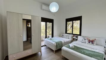 2 bedrooms, blackout curtains, iron/ironing board, free WiFi