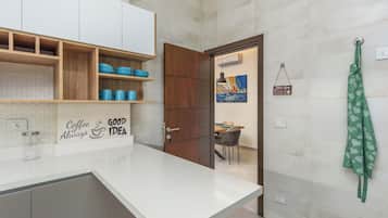 Apartemen, 2 kamar tidur, dapur, pemandangan gunung | Dapur pribadi | Lemari es besar, oven, kompor, dan ketel listrik