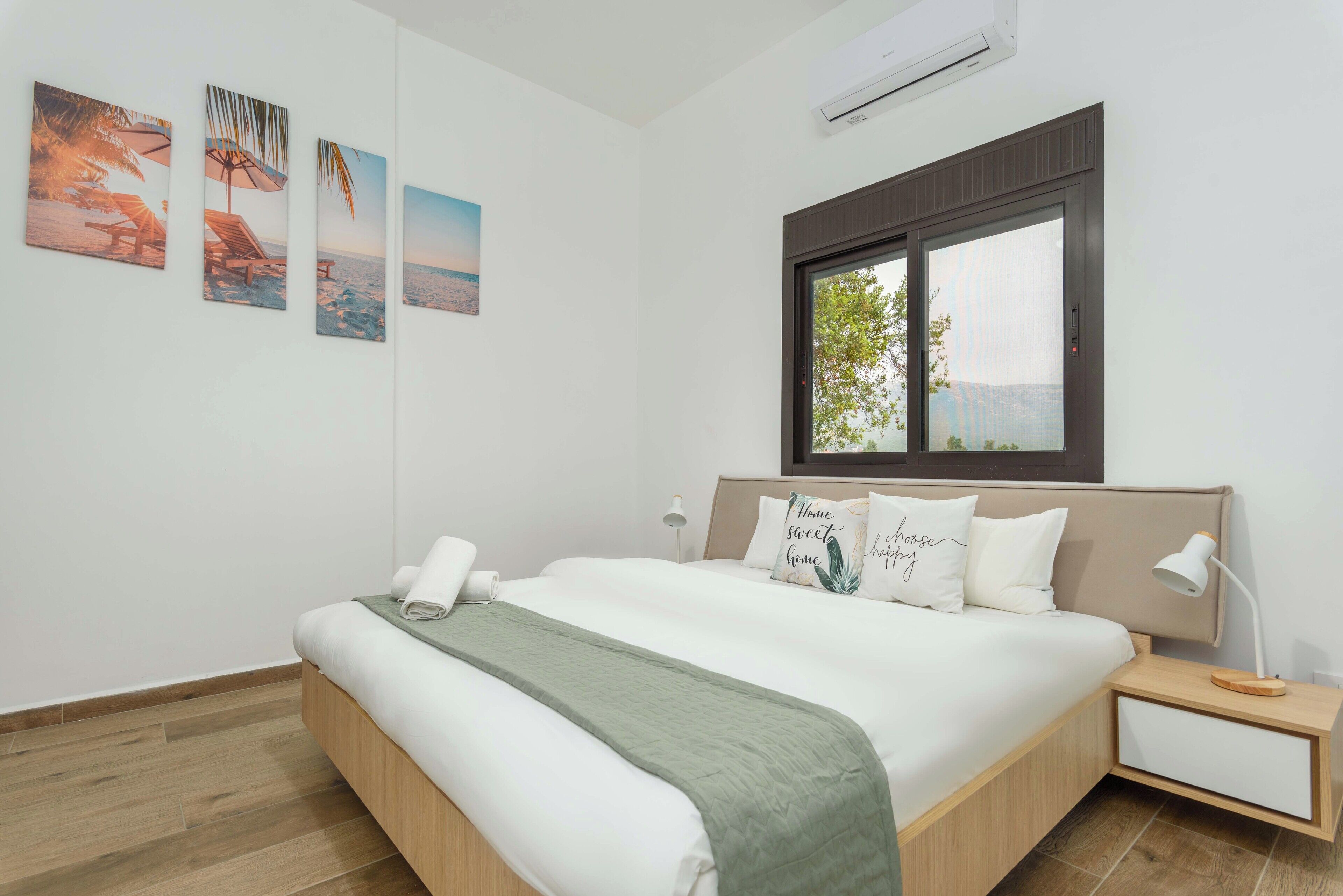 2 habitaciones, cortinas blackout y tabla de planchar con plancha 