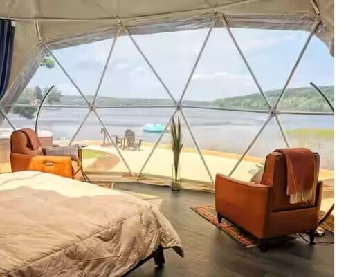 Luxury lakefront dome with private beach, close to nature and town!