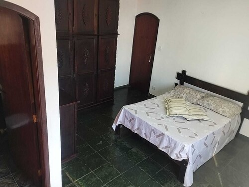 https://www.airbnb.com.br/hosting/listings/editor/1429156678113976343