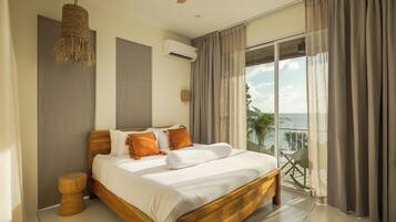 5 slaapkamers, een kluis op de kamer, een bureau, reisbedje