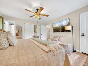 3 bedrooms, iron/ironing board, free WiFi, bed sheets