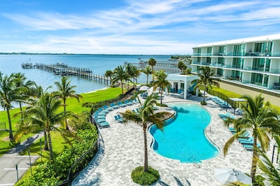 Newly Renovated | Luxe Condo w/ Riverfront Views, Pool & Resort Amenities!