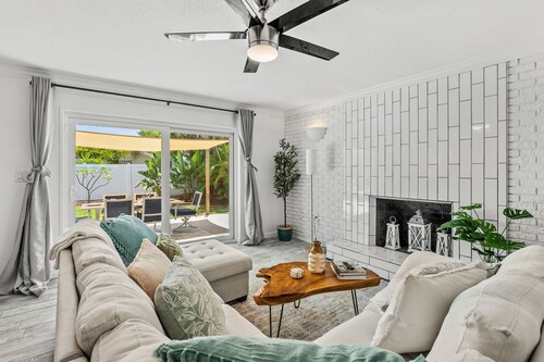 Tropical-Inspired Beachside Home w/BBQ Grill & Heated Pool ☀️