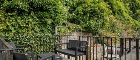 Classic House | Balcony