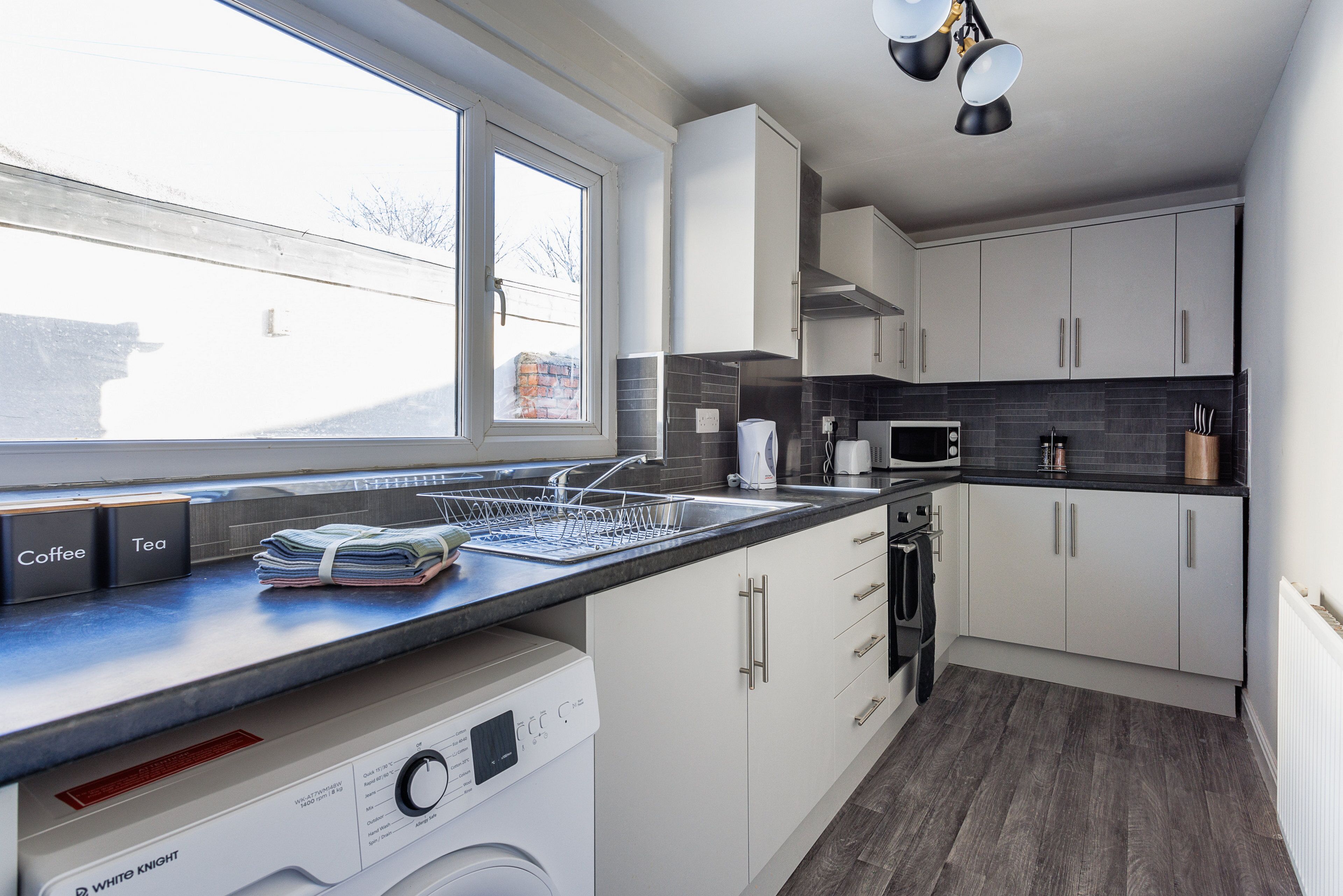 Casa clásica | Cocina privada | Refrigerador con congelador, microondas, horno y parrilla de estufa 