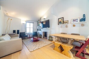 Apartment | Wohnbereich | 1-Zoll-Fernseher mit Digitalempfang
