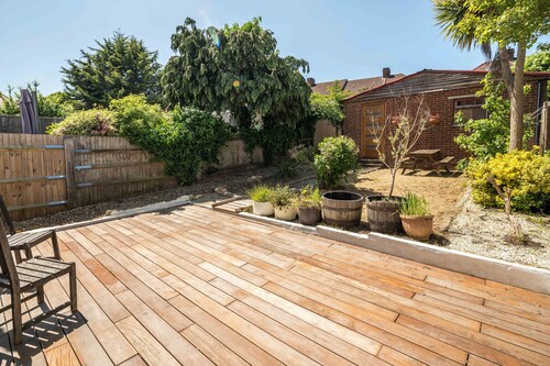 Elegant 2Bd House With Garden And Decked Patio