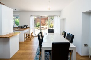 Classic House | Dining room - Elegant 2Bd House With Garden And Decked Patio (London)