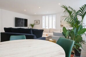 Apartment | Dining room