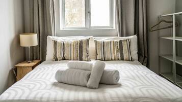 Apartemen Klasik | 3 kamar tidur, setrika/meja setrika, dan Wi-Fi gratis