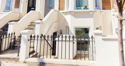 Stylish 3Br Home With Private Patio In Maida Vale