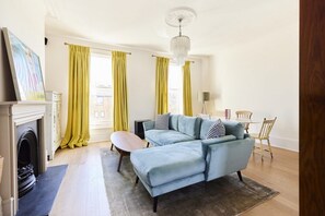 Apartment | Living area | 1-inch TV with digital channels - Stylish 3Br Home With Private Patio In Maida Vale (London)