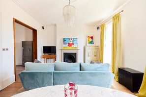 아파트 | 거실 공간 | 디지털 채널 시청이 가능한 1인치 TV