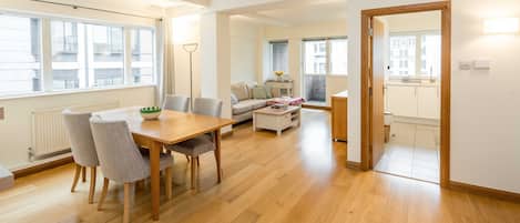 Classic Apartment | Dining room