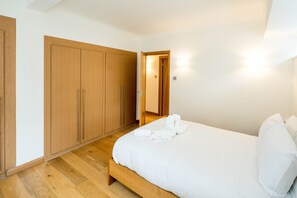 2 bedrooms, iron/ironing board, free WiFi - Bright 2-Bed Flat Near St Paul’S (London)