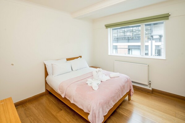 Classic Apartment | 2 bedrooms, iron/ironing board, free WiFi