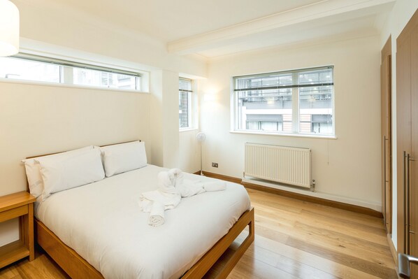 Classic Apartment | 2 bedrooms, iron/ironing board, free WiFi