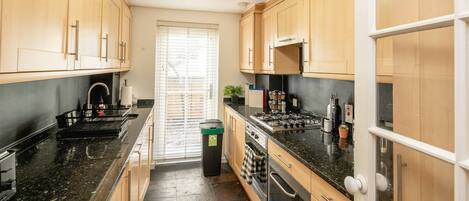 Apartment | Private kitchen | Full-sized fridge, microwave, oven, stovetop