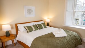 Apartment | 3 bedrooms, iron/ironing board, free WiFi