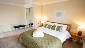 Apartment | 3 bedrooms, iron/ironing board, free WiFi