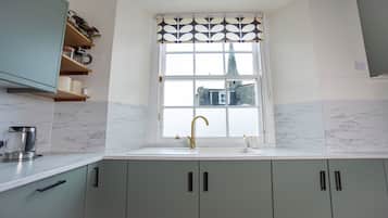 Apartment | Private kitchen | Full-sized fridge, microwave, oven, stovetop