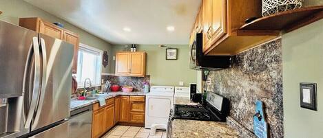 Microonde, forno, piano cottura, lavastoviglie