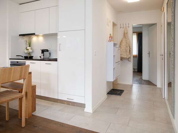 Fridge, dishwasher, cookware/dishes/utensils