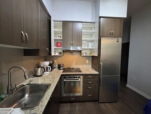 Apartment | Private kitchen - Prestige Residence (Toronto)