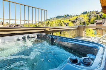 Relax in the private hot tub after a day on the slopes or the trails and enjoy stunning mountain views!