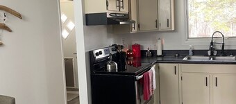 Chill out with a charming 2-bedroom house in Ironwood with WiFi and AC