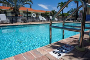Pool - "Haven": Pool, Free Bikes & Walk to the Beach (Palm Beach Shores)