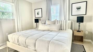 2 عدّة غرف نوم ومكواة/لوح كي وواي فاي وملاءات أسرّة