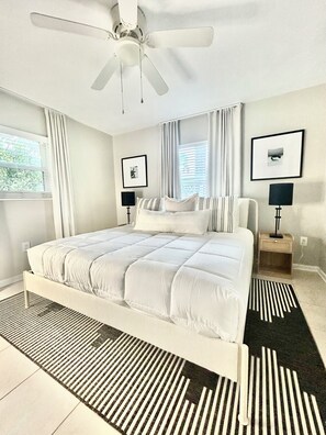 2 bedrooms, iron/ironing board, WiFi, bed sheets - "Haven": Pool, Free Bikes & Walk to the Beach (Palm Beach Shores)