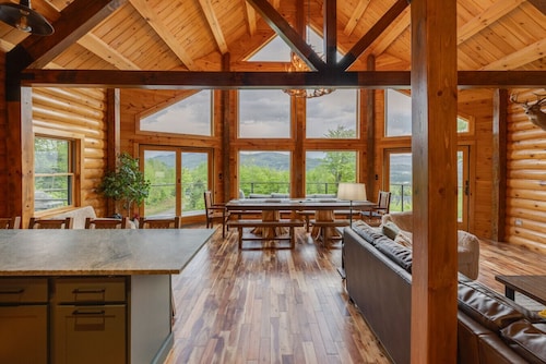 Mountaintop Cabin with Incredible View